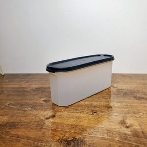 Tupperware Modular Mates Super Oval #2, 8.5 Cup Container #2400 Black Seal New