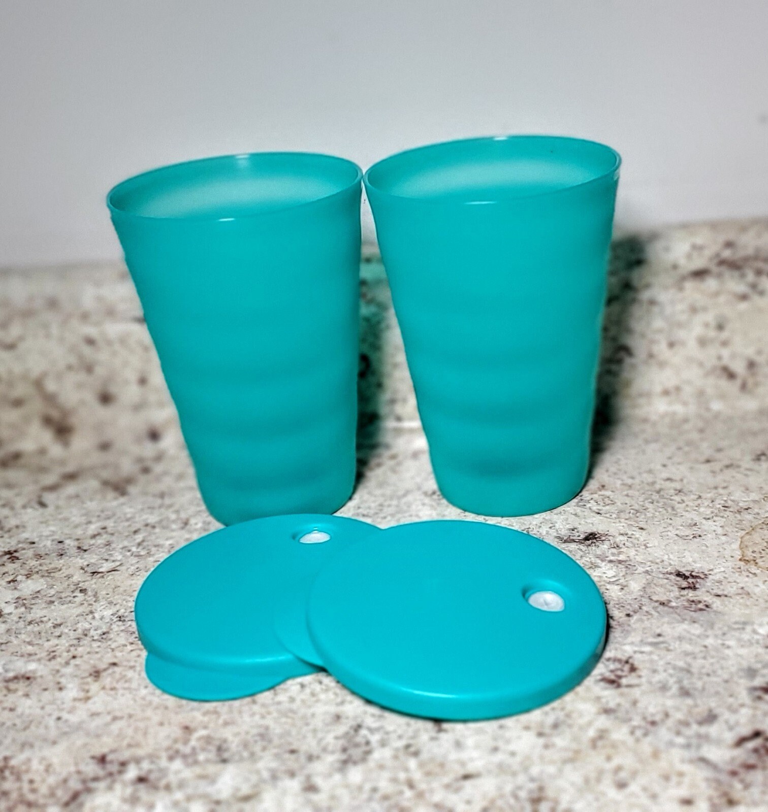 Set of 3 Holiday Tupperware Tumblers Chrismtas 16 oz #5107 With Lids