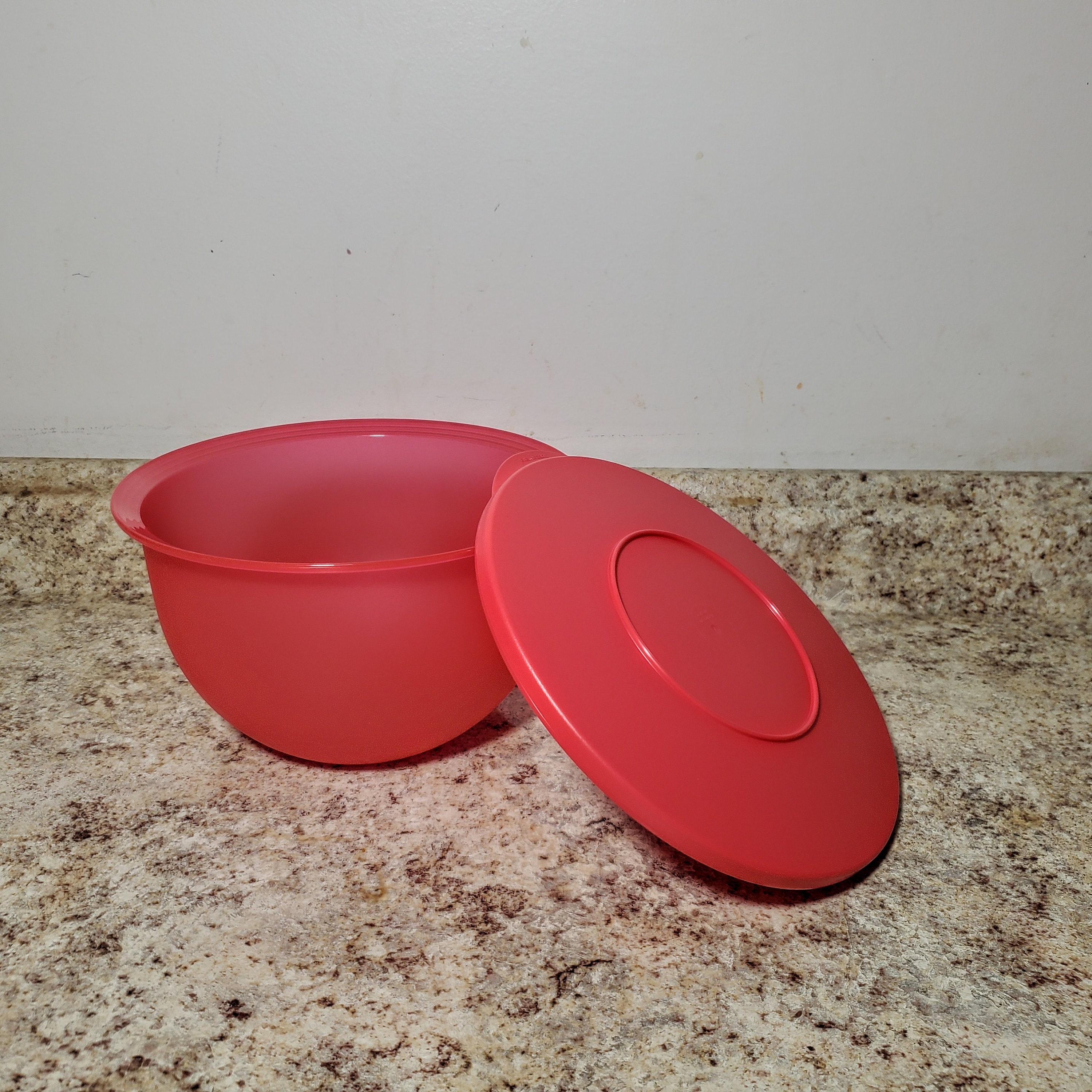 New TUPPERWARE Large 12 Cup Sheer Mixing Bowl #272 with Red Lid