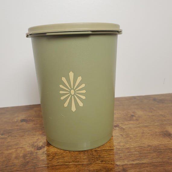 Vintage Tupperware Servalier Canister #811 Green 5 Cup Storage