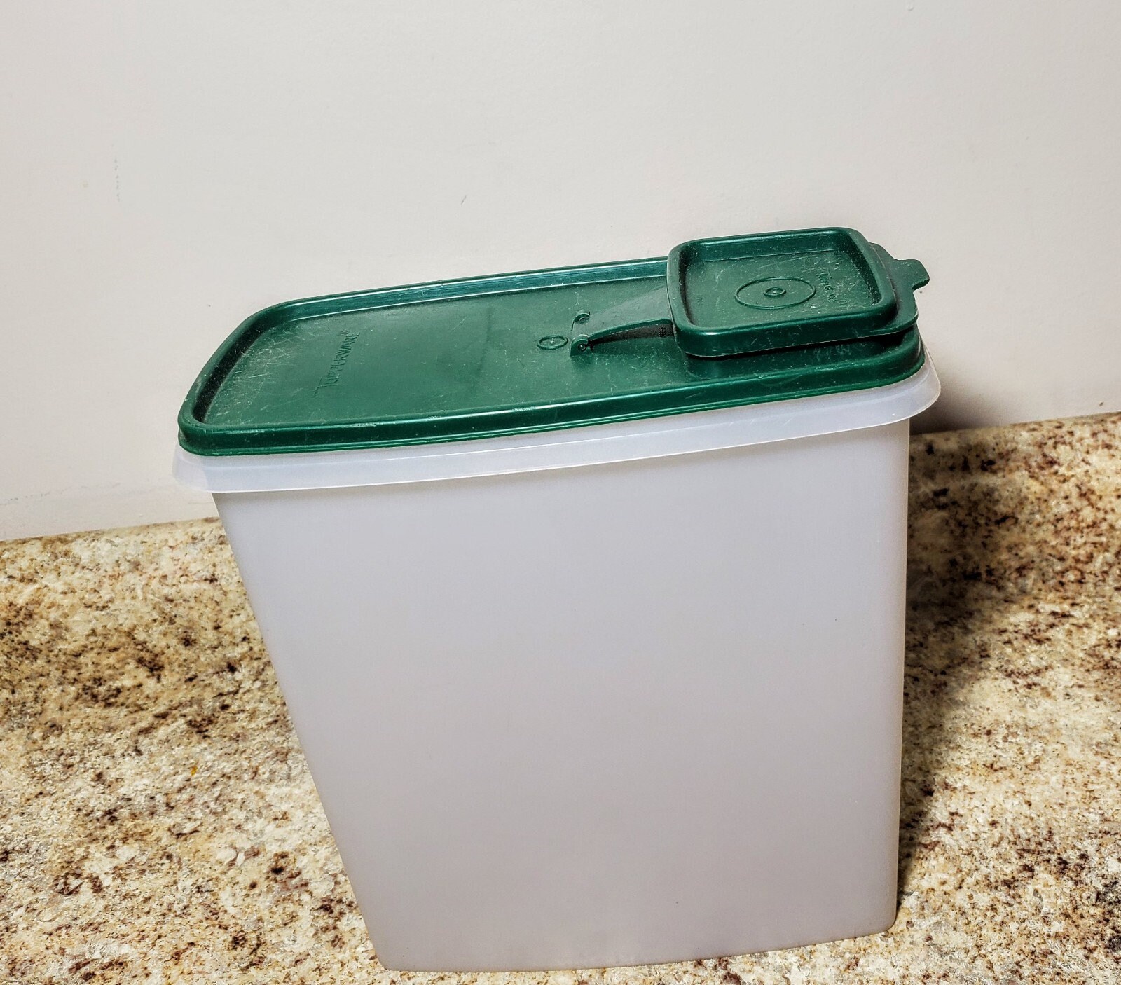 Tupperware Large Cereal Keeper Food Container Storage Pour All