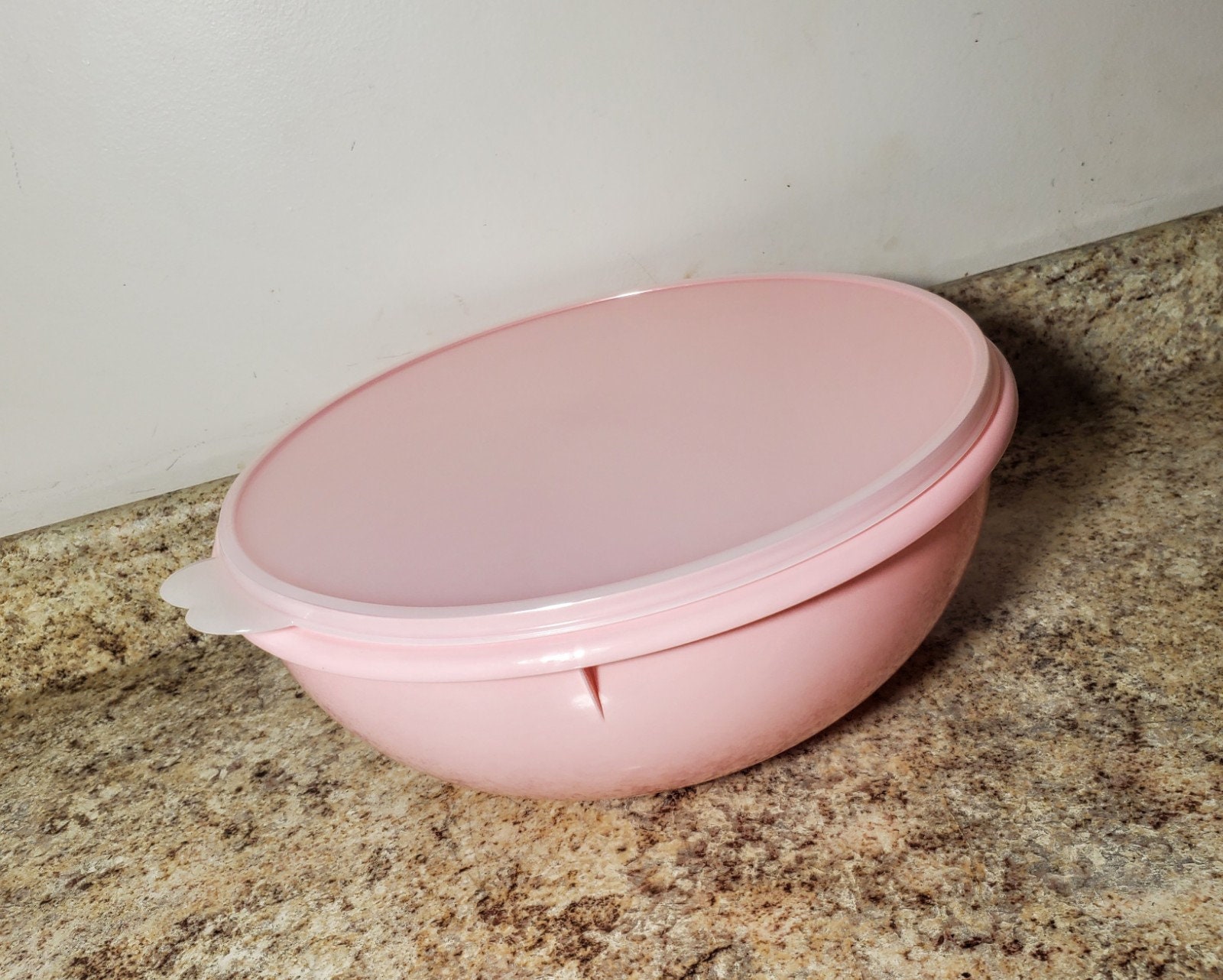 Tupperware 26 Cup Large Fix N Mix Bowl in Pastel Pink with Matching Seal_AB