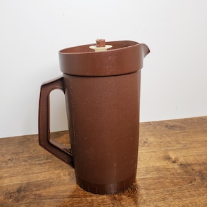 Vintage Tupperware 800 Pitcher Chocolate Brown | 2 Qt Drink Container with Airtight Lid | 1970s Retro Kitchenware | Mid Century Beverage Jug