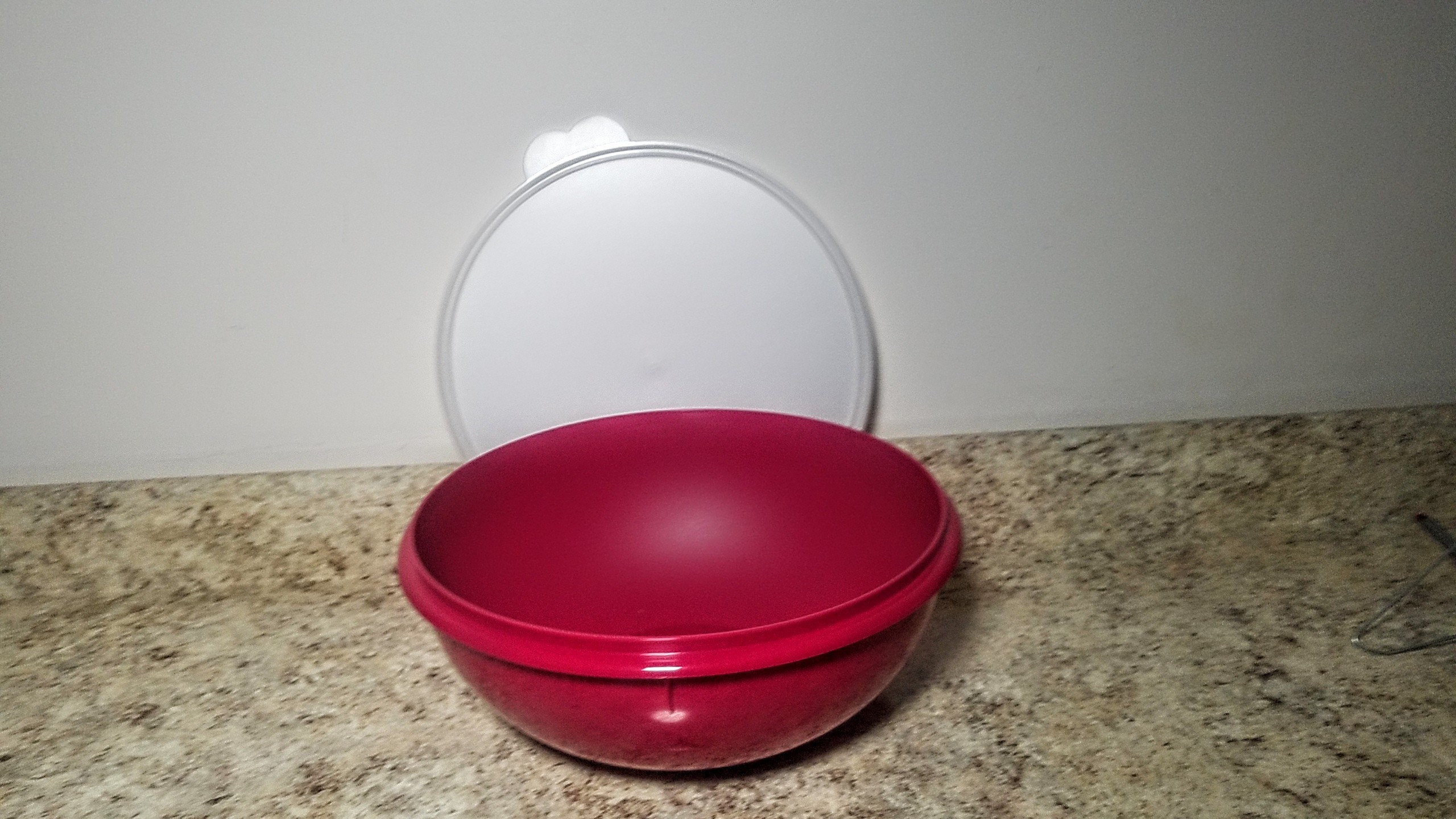 Tupperware 32 Cup Thatsa Bowl Red With White Lid 2539 Large 7.8L