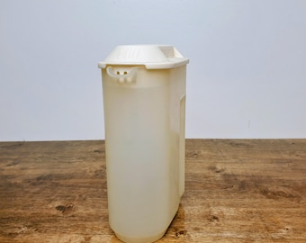 Vintage Rubbermaid Servin Saver 1.5 Quart Slim Beverage Pitcher 0923 USA