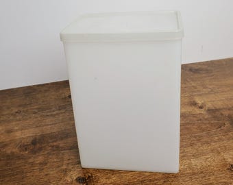 Tupperware 484 Half Gallon Ice Cream Freezer Container No Insert