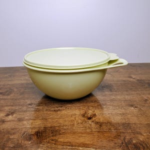 Tupperware Thatsa Bowl Jr 12 Cup Mixing Bowl Yellow Green #2677 New Vintage Kitchen Storage