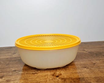 Tupperware 3 Qt Colander Strainer Bowl #1835 Yellow Flow-Thru Seal