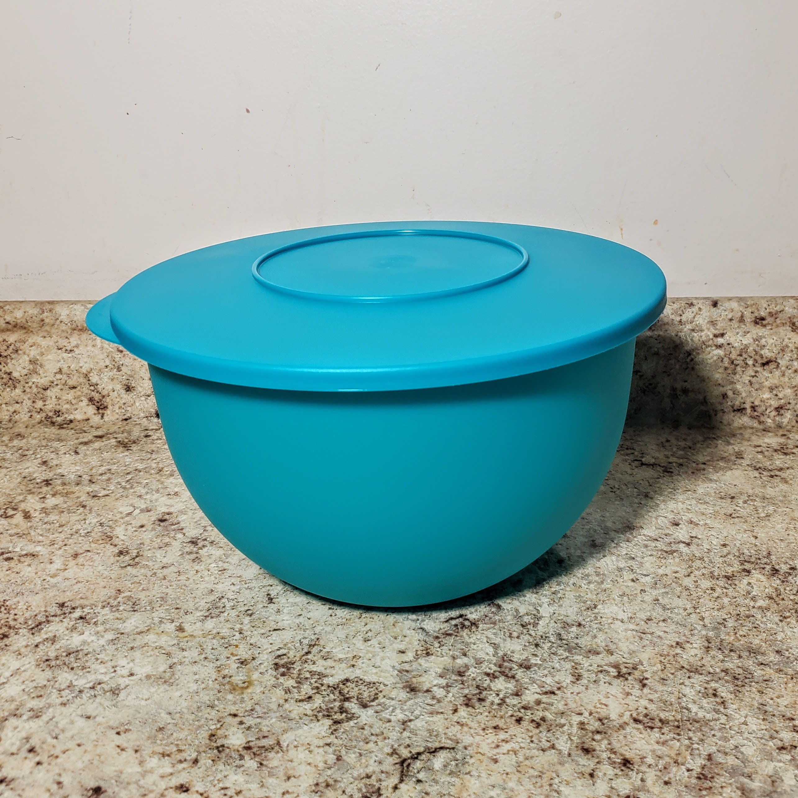 2 Large Tupperware Thatsa Popcorn Bowl 32 Cup 7.8L WHITE W/BLUE