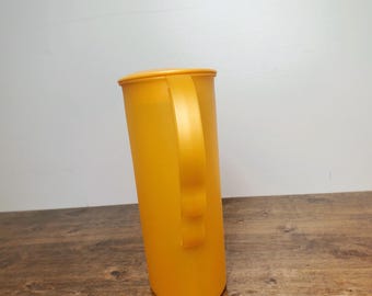 Mayu　Tupperware Crepe リクエスト2点 Tupperware Impressions 2.1L Oval Pitcher Rocker Lid Plum Berry