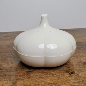Tupperware Garlic Keeper Storage #5657A-3 Forget Me Not Ivory White Container