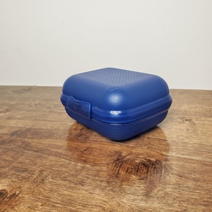 Vintage Tupperware #2800 Oyster Lunch Box – Stackable Retro Container – 1980s Kitchen Collectible – Bento Style Storage