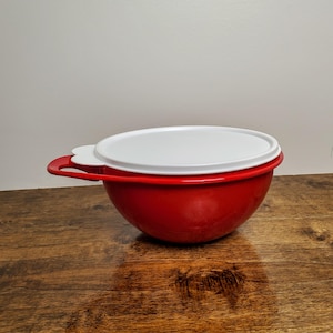 Tupperware MINI NEW Thatsa Bowl 1.4 L 6 cups Red 3056