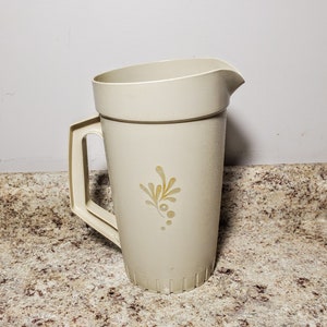 Vintage Tupperware 2 Quart Half Gallon Biege Pitcher 800 NO LID