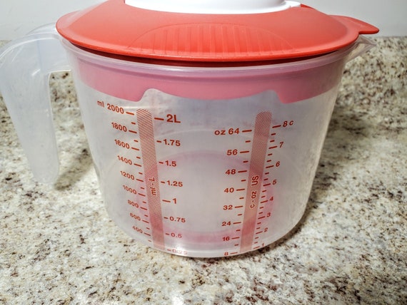 2 Quart Tupperware Measuring Cup With Lid and Pour Spout Extra Large  Measuring Bowls TUPPERWARE Mix N Store Vintage Measuring Cup 