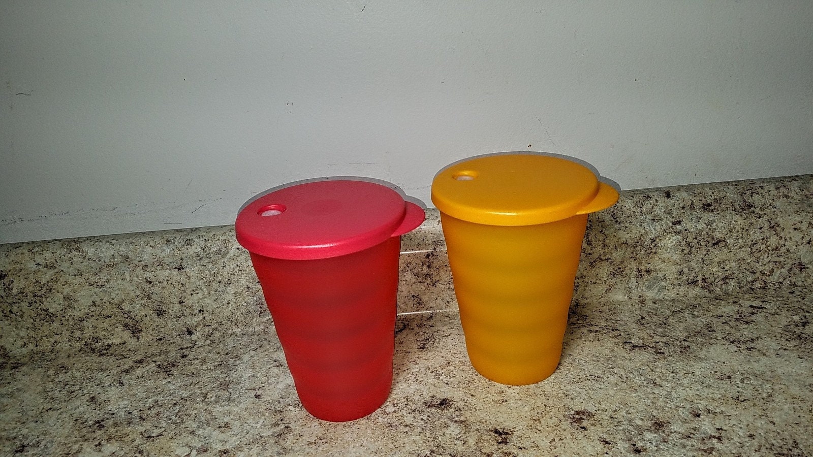 Tupperware (1) 297 Seal Fits 16 Ounce Tumbler or Snack Cup, G Replacement  Lid 3 Inch: Tumblers & Water Glasses
