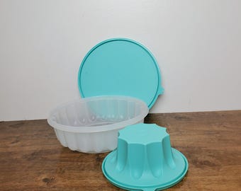 Vintage Tupperware Sheer Fluted Jello Ring Mold Clear w/ Teal Lid Base