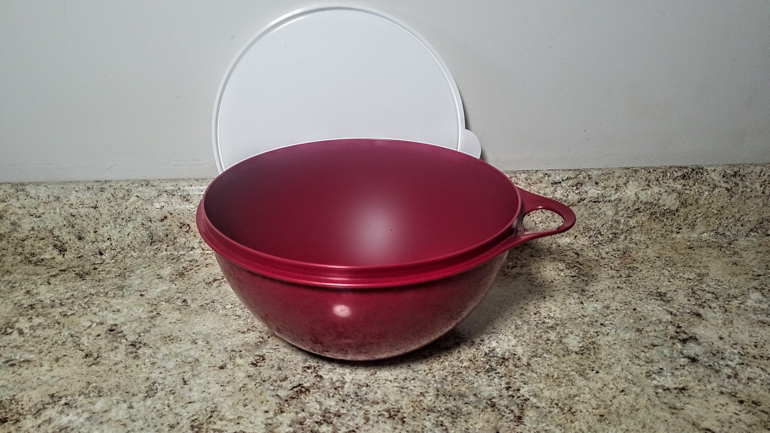 New TUPPERWARE Large 12 Cup Sheer Mixing Bowl #272 with Red Lid