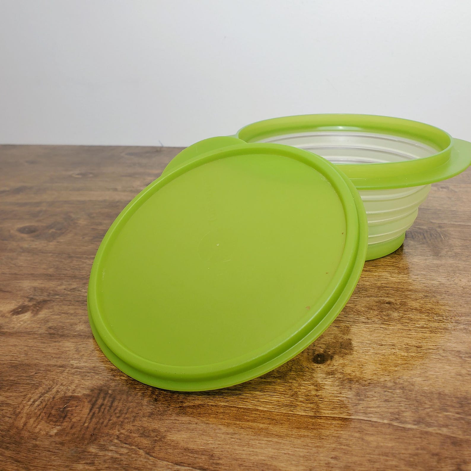 Tupperware Colapsable Tupperware Flat Out Collapsible Bowl #5452 3 Cup 700ml Lime Green W ...