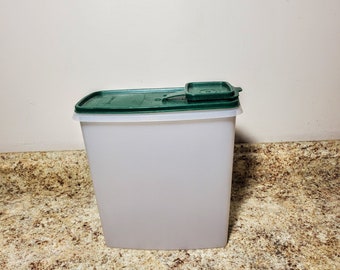 Tupperware Large Cereal Keeper Food Container Storage Pour All #1588 Green  Lid