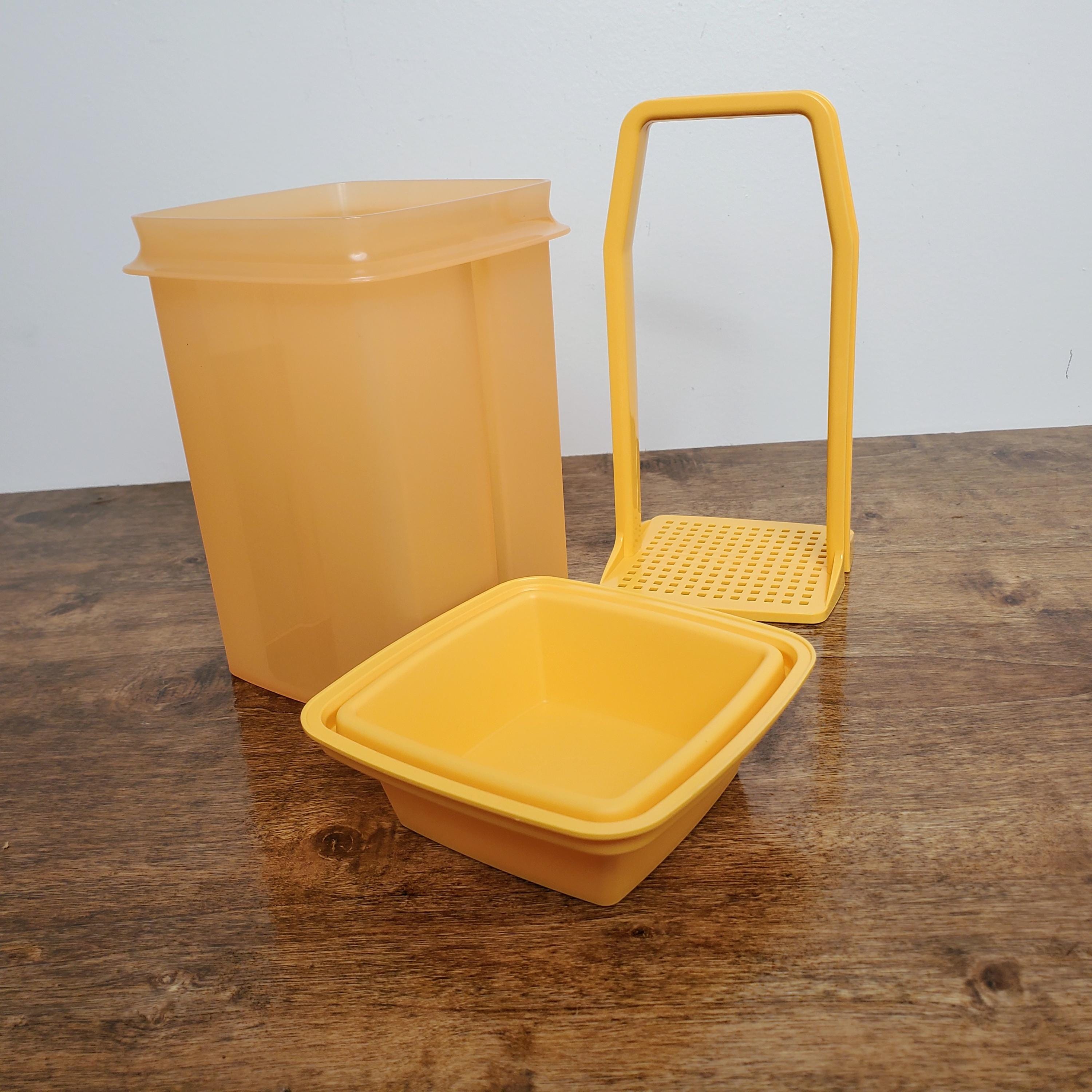 【Tupperware】ピクニックセット　イエロー（中古） Tupperware Pick-a-deli Pickle Keeper Orange Peach – 3-piece
