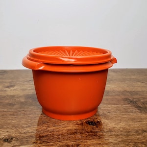 Vintage Tupperware Servalier Storage Bowl 886 Orange With Starburst Lid USA