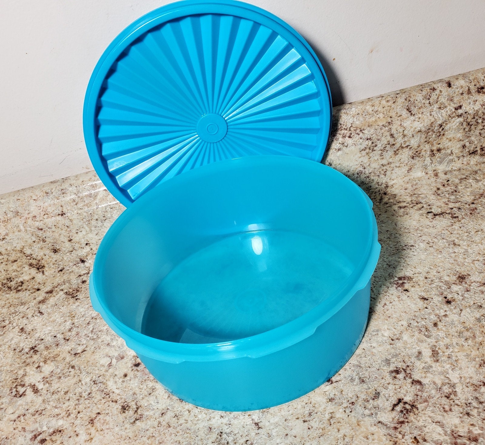 Tupperware Servalier Round Stacking Canister 7.5 C One Touch Seal