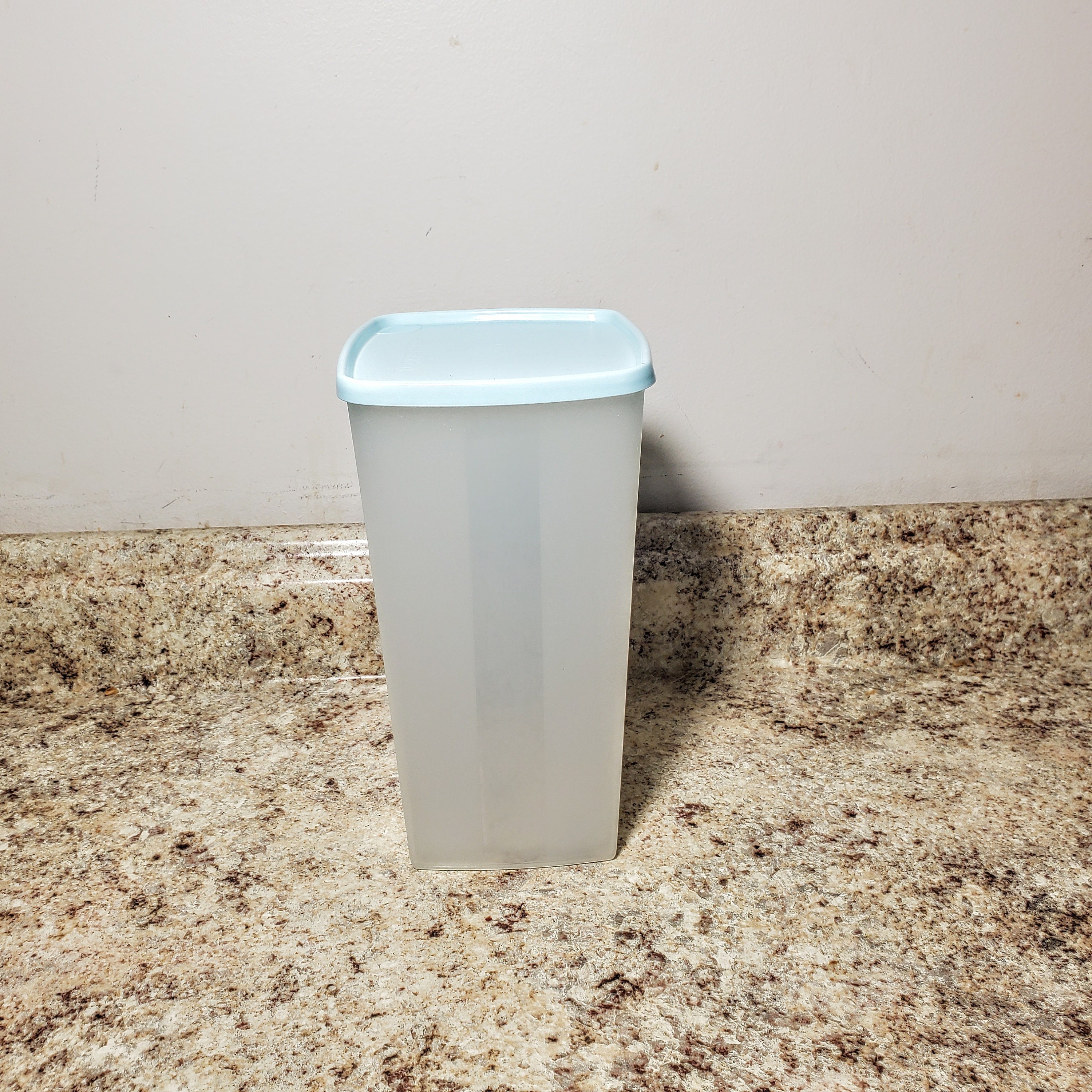Tupperware, Kitchen, 3 Tupperware Sheer Square Freezer Containers 31 W 3  Lids 31 Mixed Eras Blue