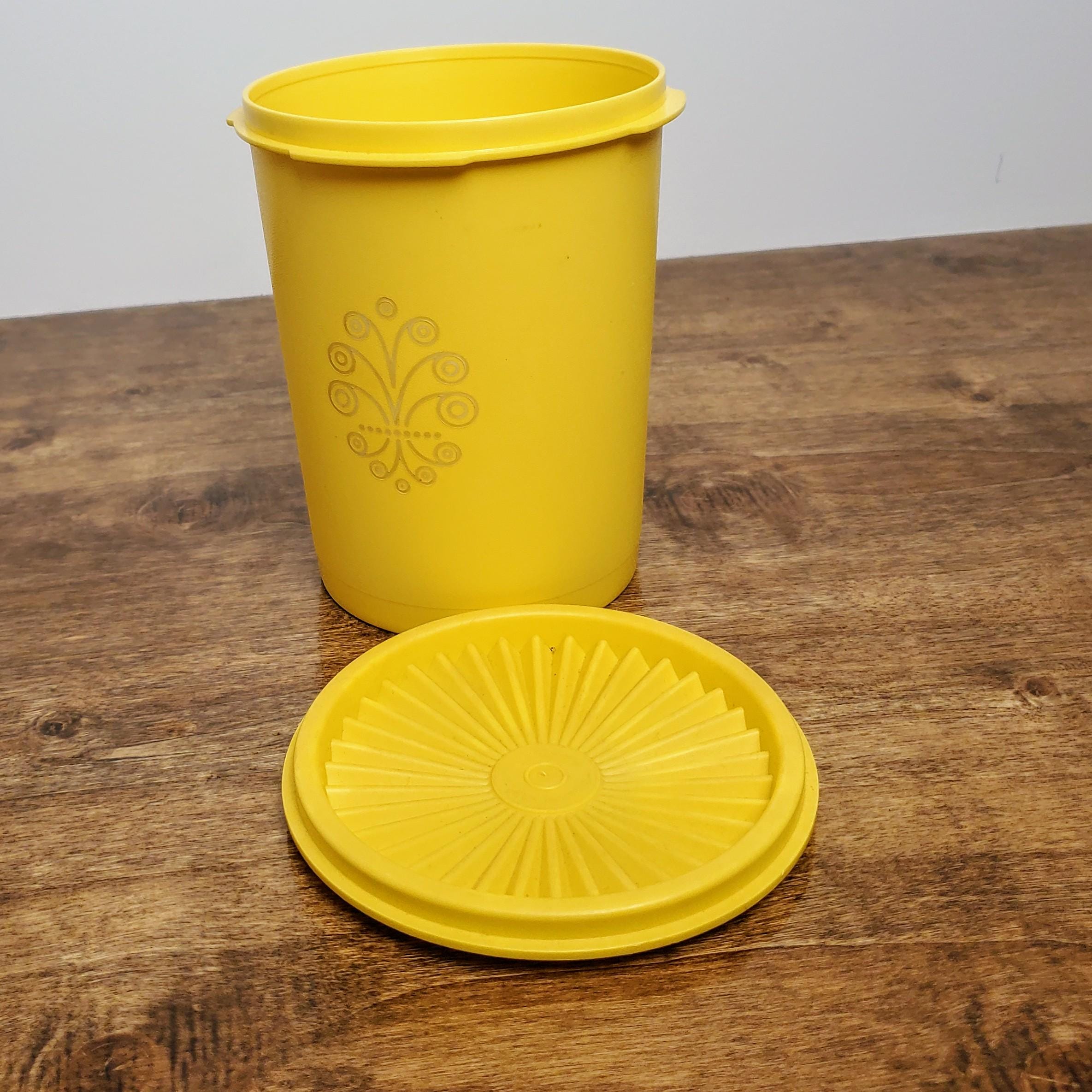 新品　Tupperware システムドロワー　5点セット　イエロー Vintage YELLOW TUPPERWARE Servalier 5 Cup 811 With Lid - Etsy