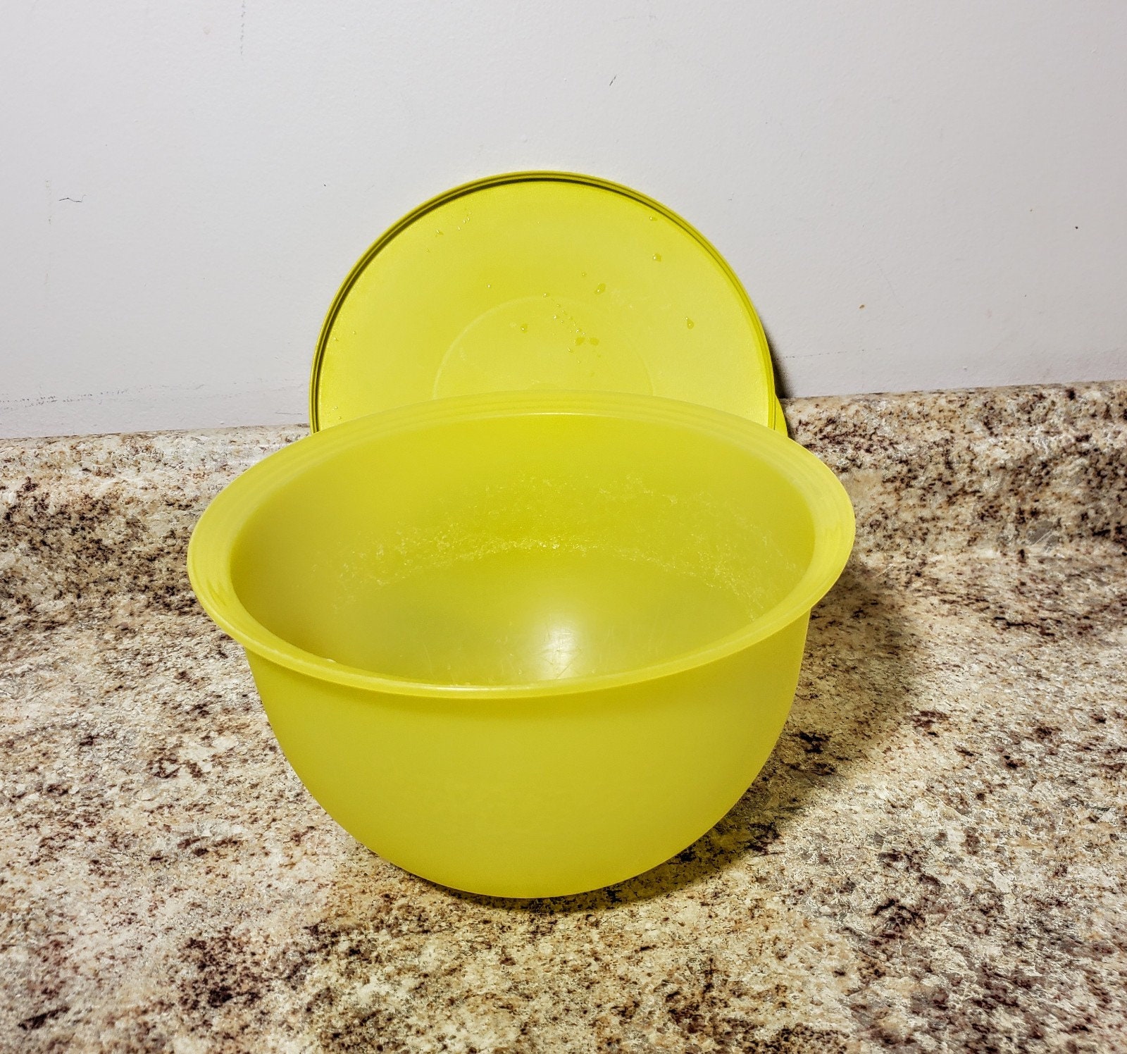 60s Large Tupperware Bowl With Lid 224 9 Yellow Fix and Mix 