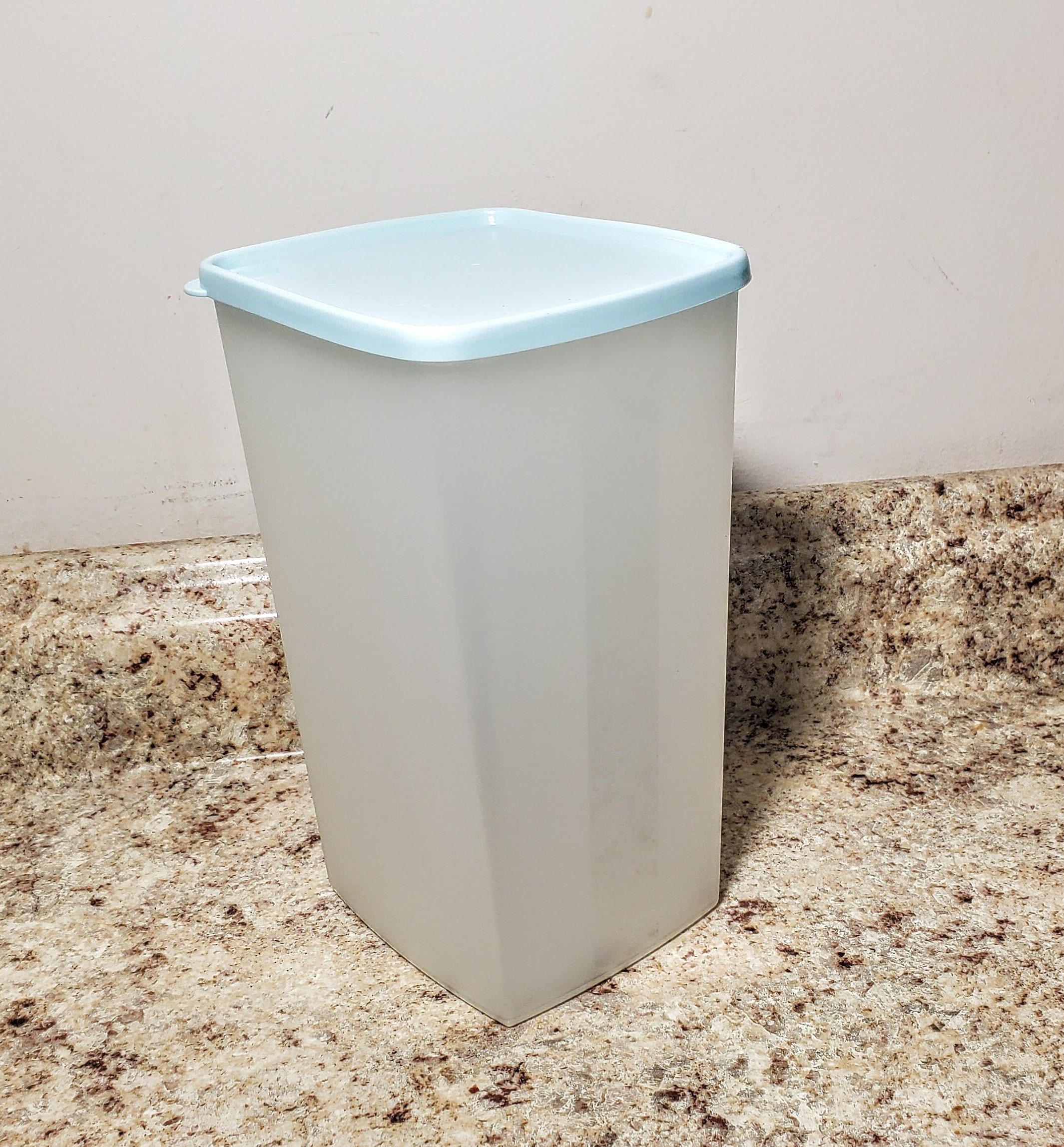 TUPPERWARE ONE (1) SQUARE ROUND TALL DEEP 1/2-GAL / 64-oz SHEER FREEZE –  Plastic Glass and Wax ~ PGW