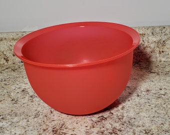 New TUPPERWARE Impressions 10 Cup Red Mixing Bowl 3093