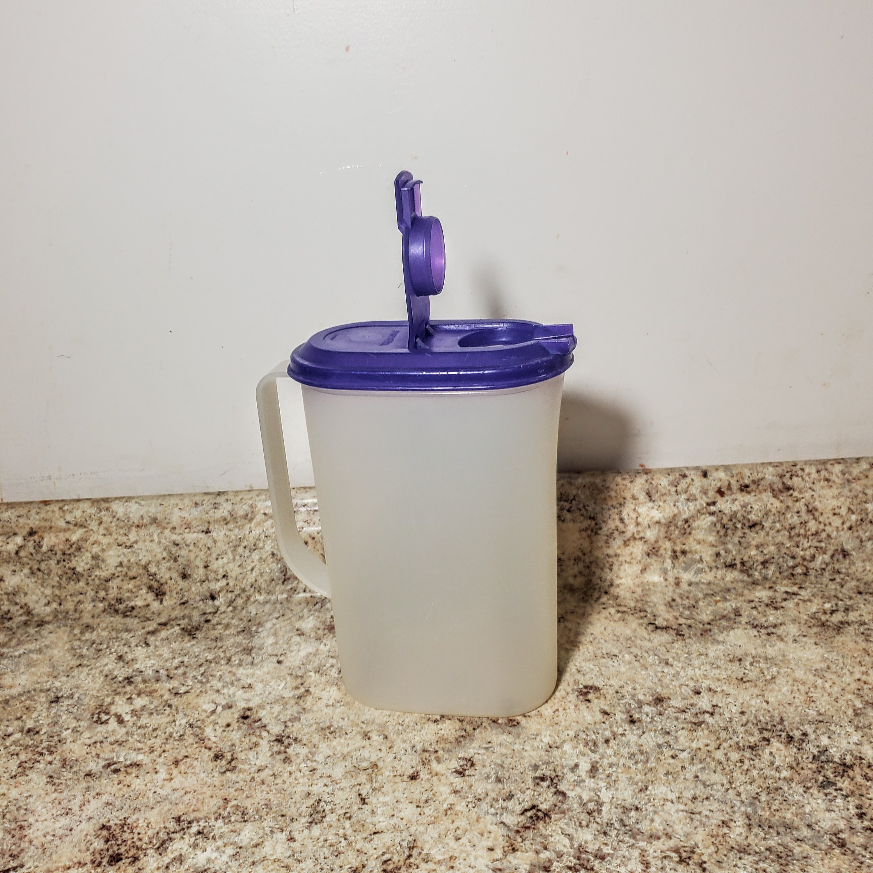 TUPPERWARE Slim Line 2 Quart Refrigerator Pitcher 2009 Blue Flip