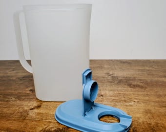 Vintage Tupperware Slim Line 2 Qt Refrigerator Pitcher #2009 Blue Lid