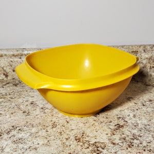 Tupperware 836 Servalier Bowl Daffodil Yellow 8 Cup NO LID