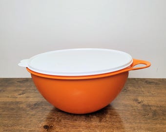 Tupperware Thatsa Bowl 19 Cup Mixing Storage Bowl Orange w/ White Lid #7438