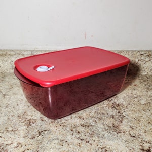 New TUPPERWARE #3380 Rock n Serve Large 3-3/4 Qt Deep Dish & Lid Red