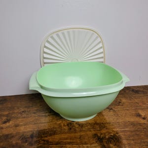 TUPPERWARE Servalier Bowl 11 c Pastel Green w/ Lid Seal Tab Handles Classic 858