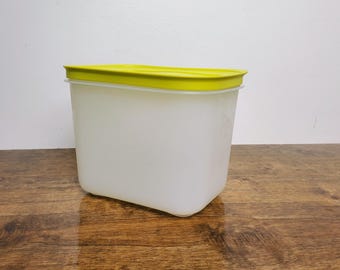 Tupperware Yellow Snowflake FreezerMate 4.75 Cup Storage Container #7871 New