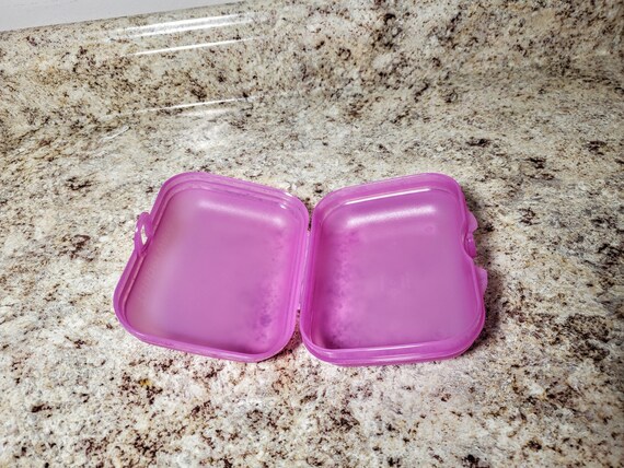 Tupperware Sandwich Keeper Square Hinged and Locking Box Pink
