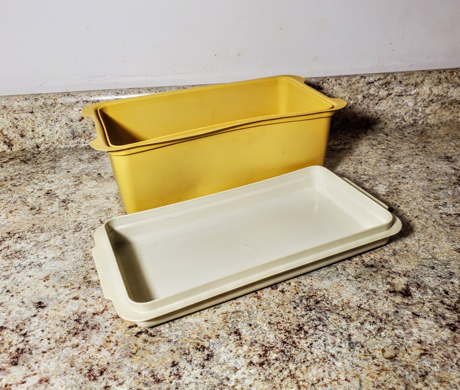 Vintage Tupperware Harvest Gold Yellow Bread Keeper Loaf Dish Covered  Container