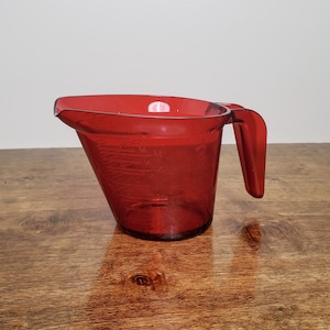 Tupperware Micro Pitcher Measuring 2 Cup Microwave Safe Acrylic #5100 Red