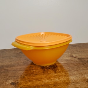 Tupperware Servalier Bowl 6 Cup Touch Seal  Orange # 838 New