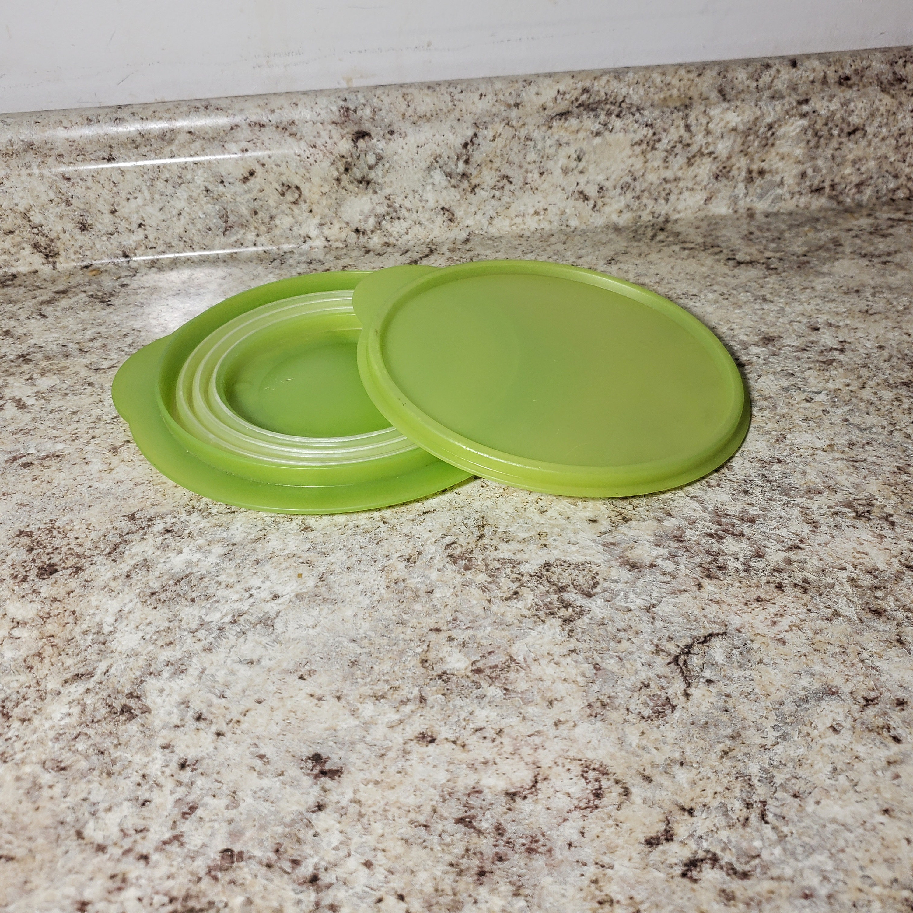 Tupperware set of 2 Flat Out Collapsible Bowls with lids 950ml and 700ml,  Used