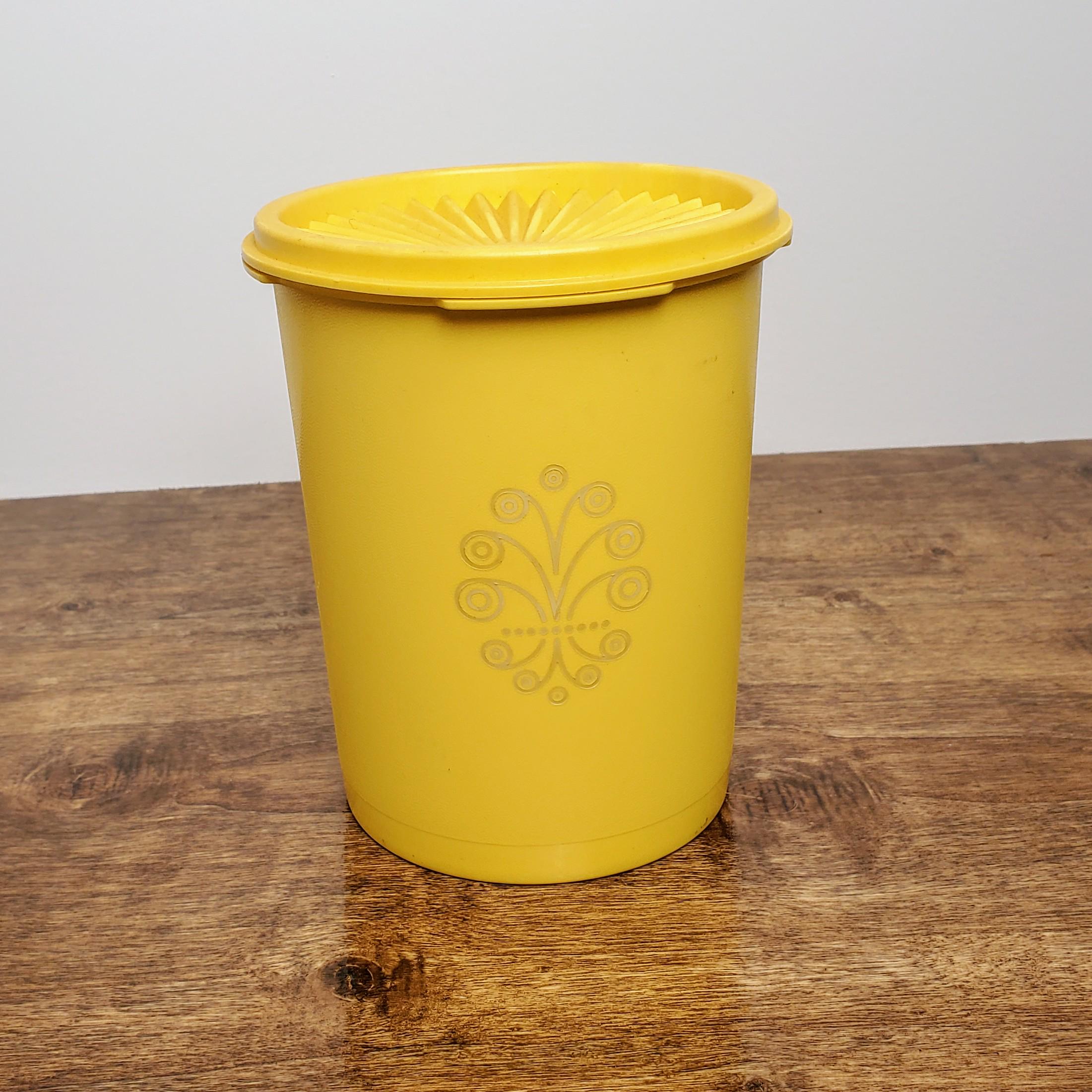 Vintage YELLOW TUPPERWARE Servalier 5 Cup 811 With Lid - Etsy
