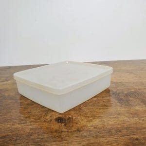 Vintage Tupperware Square-A-Way Sandwich Keeper #670 – Sheer Lid & Base
