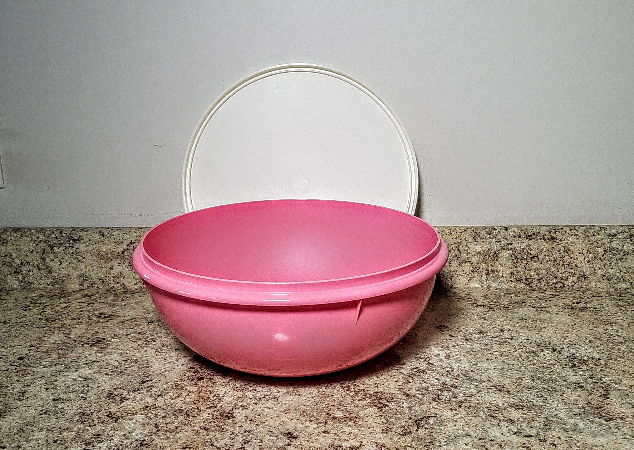 TUPPERWARE FIX N MIX 26-c EXTRA LARGE MIXING SERVING MULBERRY BOWL W/ –  Plastic Glass and Wax ~ PGW