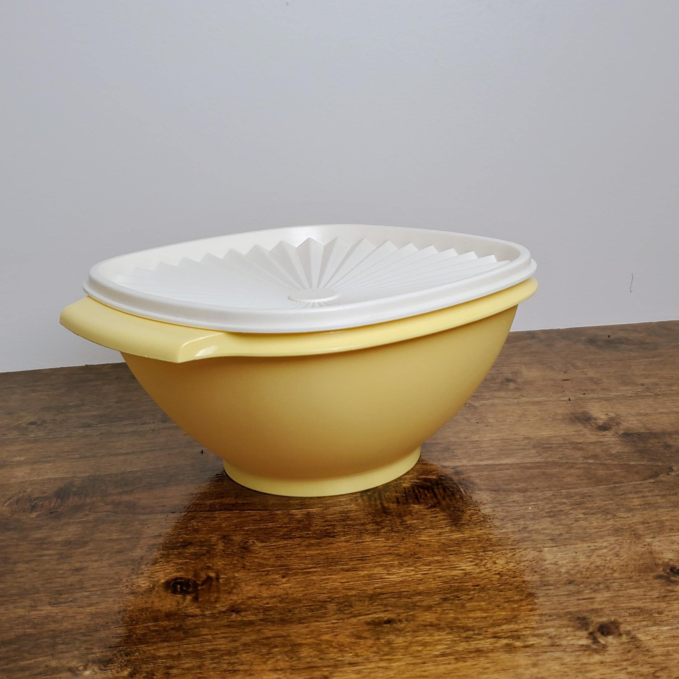 Vintage Tupperware Classic Servalier 8 Cup Bowl Yellow Lid Tab