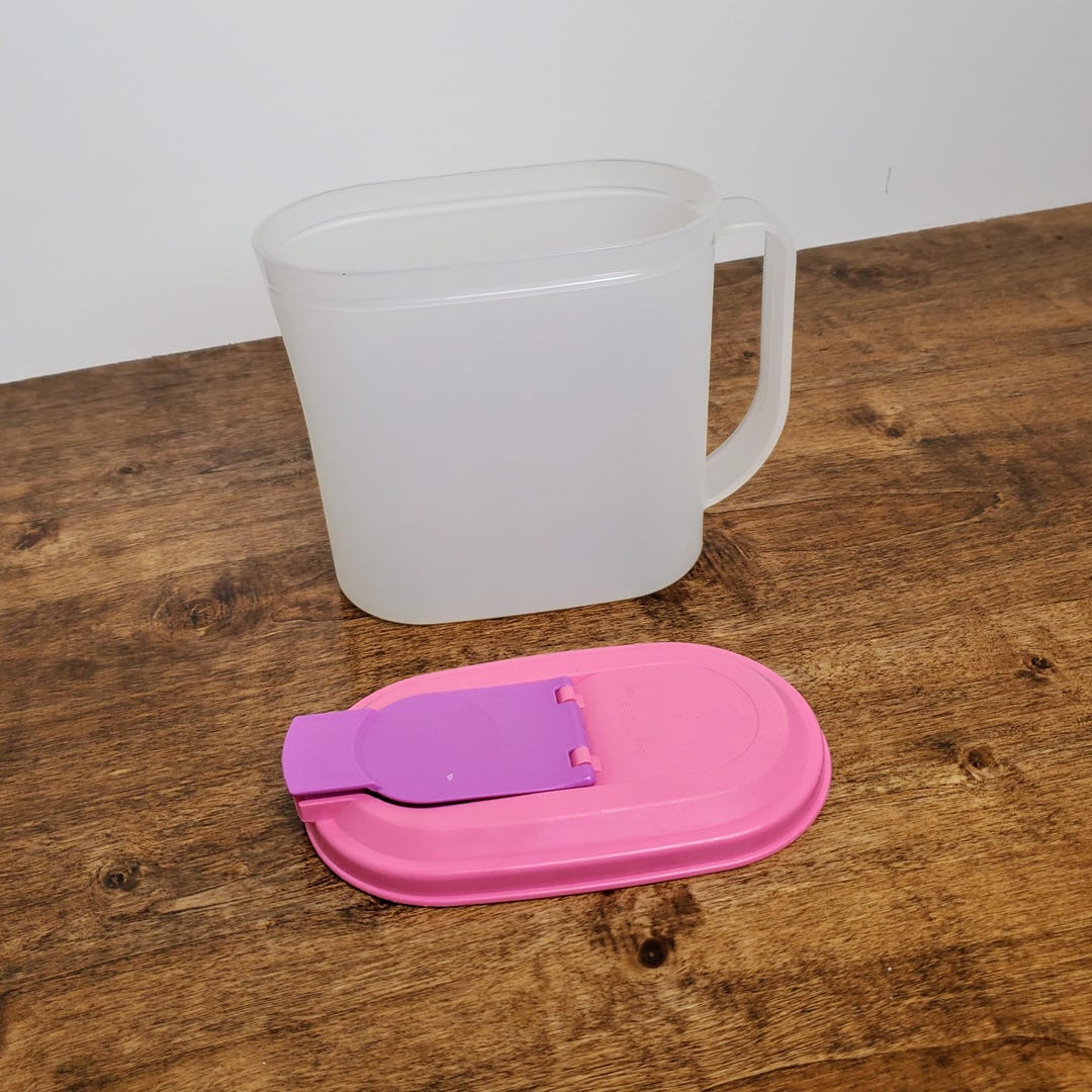 TUPPERWARE Slim Line 1 Quart Refrigerator Pitcher # 2189 Pink