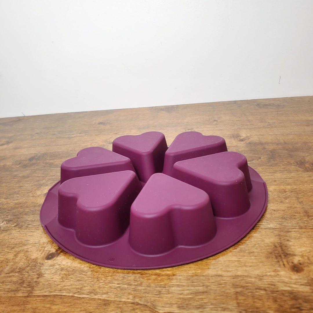 Tupperware Valentine Heart Holiday Silicone Baking Form Mold
